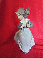 LLADRO NAO "Windy Afternoon"