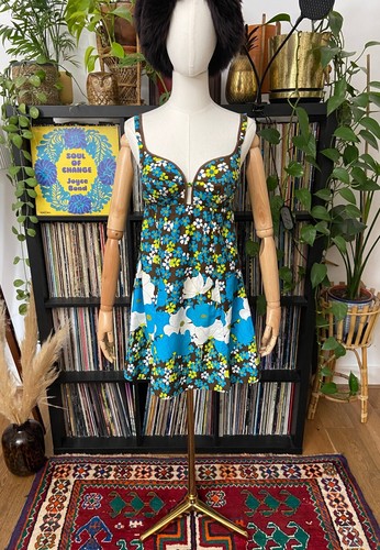 Vintage 1960s flower power - flower,