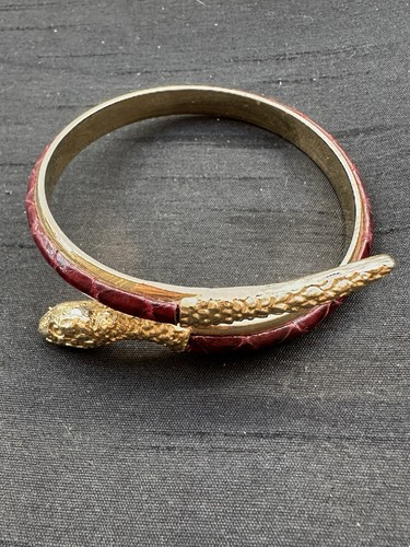 Vintage style coiled snake - style,