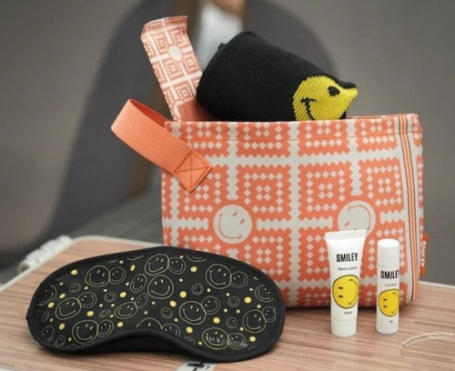 New starlux airlines smiley - new,