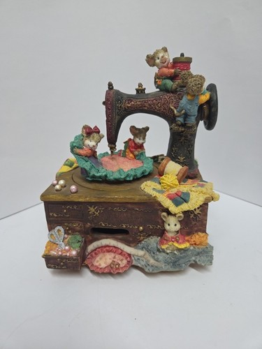 Vintage music box - moving, mouse