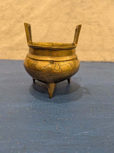 Brass metal three legged - three,