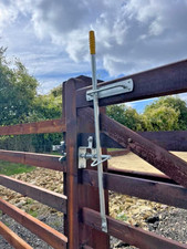 Gate latch for wooden 5 bar