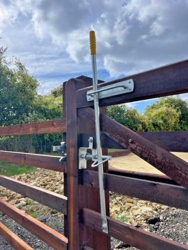 Gate latch for wooden bar - gate,