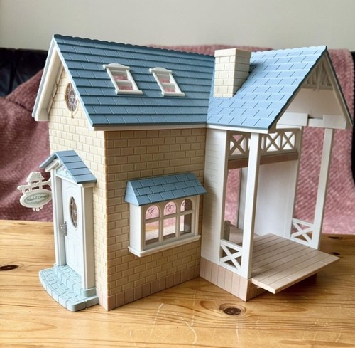 Sylvanian families blue roof - families,