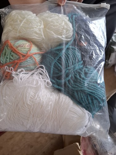 Oddments knitting wool - of,