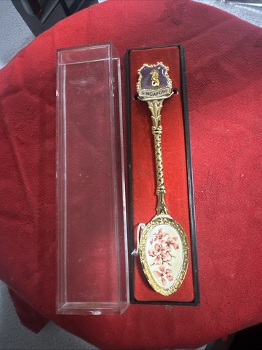 Boxed singapore souvenir - a,