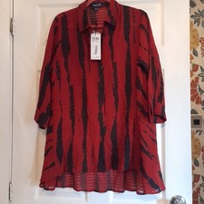 Women's New With Tags Saloos  Button Up Top Size 12  44 Chest 3/4 sleeve.