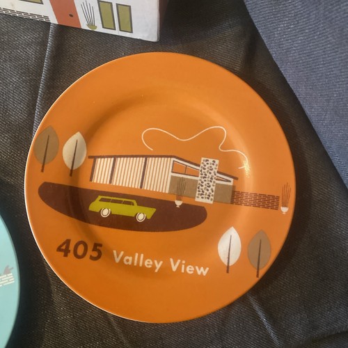 Magpie abode homestead plate - abode,