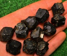 1 Garnet Melanite Black