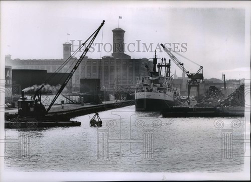 1964 press photo - giant, crane