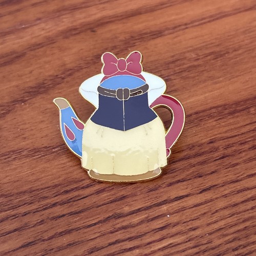 Snow white teapot pin badge - white,