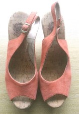 LISA KAY SIZE 6 PEACH SUEDE