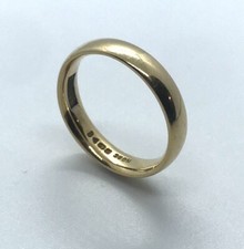 18ct GOLD WEDDING BAND 750