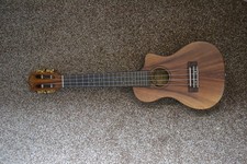 Lanikai ukulele, concert