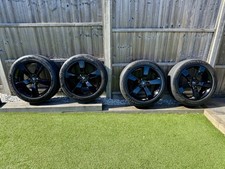 Set Of 4 / Genuine Land Rover