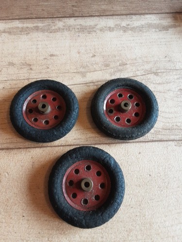 Meccano 142d tyres on - 3,