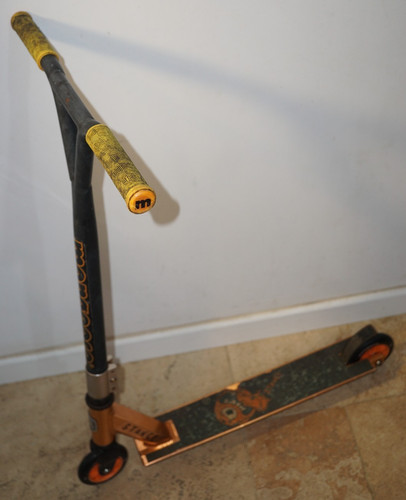Genuine mongoose stance - mongoose,