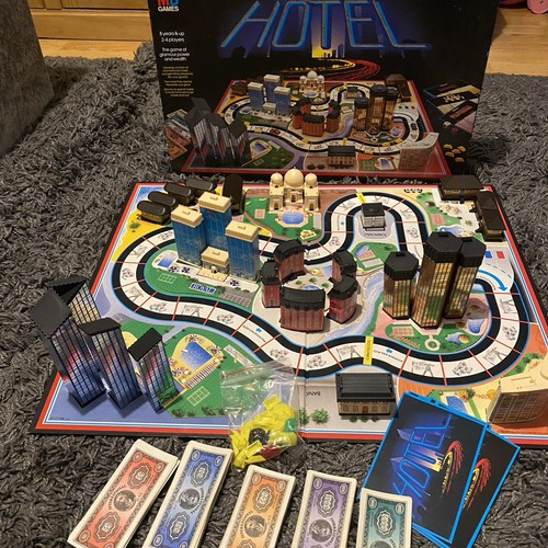 Games hotel vintage family - games,