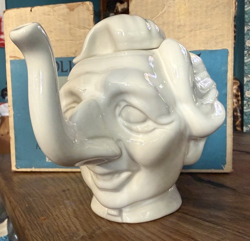 Spitting image teapot - image,