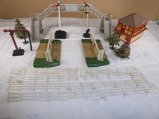 00 Gauge Railway Track Accessories Inc Signals, Level Crossing+ -Please see list