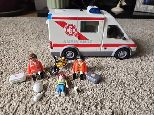 Playmobil ambulance model 4221 - ambulance,