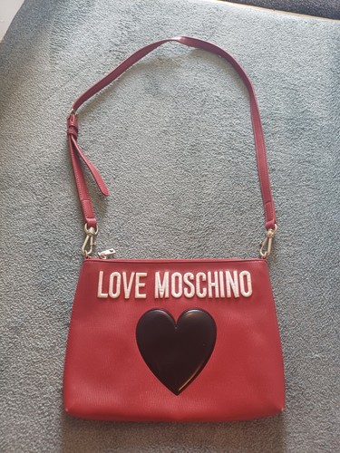 Deep red love moschino - love,