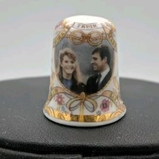 Finsbury FINE BONE CHINA THIMBLE Andrew And Sarah 1986 Vintage Gold Trim UK ⭐⭐⭐⭐