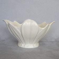 Shorter and Son Vintage White Mantle Vase Planter. Flower Petal Design. 18cm VGC