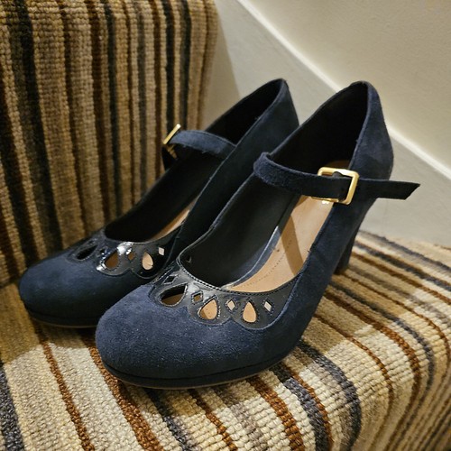 Clarks chorus music - music", ladies