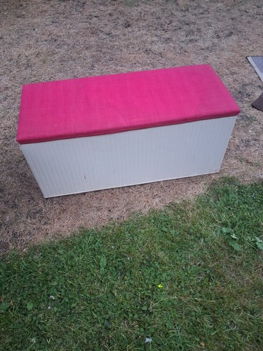 Vintage retro ottoman - ottoman, blanket