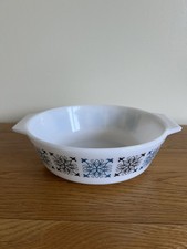 Vintage Pyrex Chelsea Medium