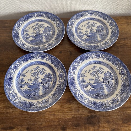 Willow pattern dinner plates - plates, x