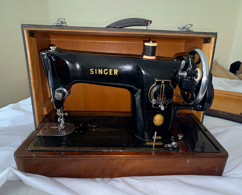 Vintage black singer 201k - singer,