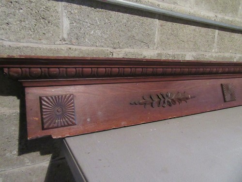 Antique carved oak pediment - ~,