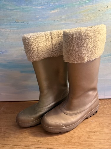 Ugg gold tone - tone, borg