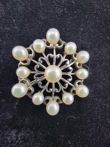 Vintage mikimoto pearl brooch - mikimoto,