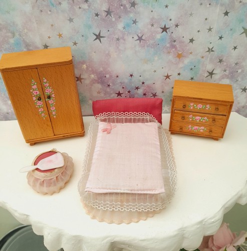 Vintage dolls house bedroom - vintage,