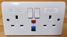LN K6231WHI MK Twin 13A RCD protected socket oulet, active 30mA tripping current
