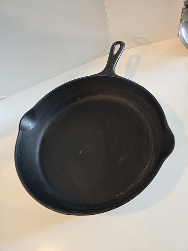 Griswold vtg cast iron - vtg, pan