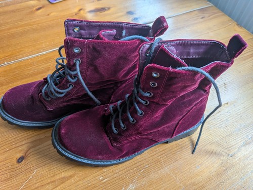 Divided burgundy velvet - h&m,