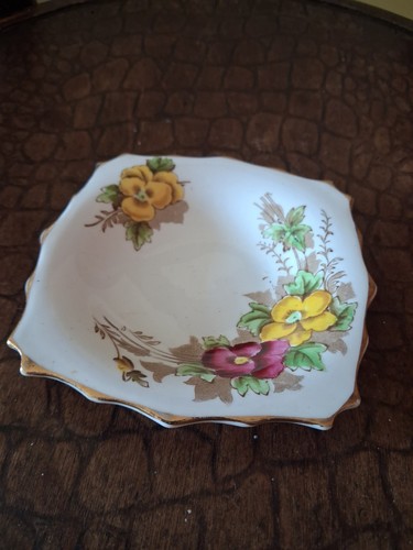 Vintage pansy salisbury bone - vintage, 'pansy'