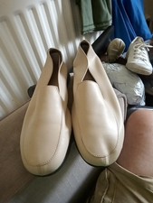 Brand New Women's Size 8 Cream