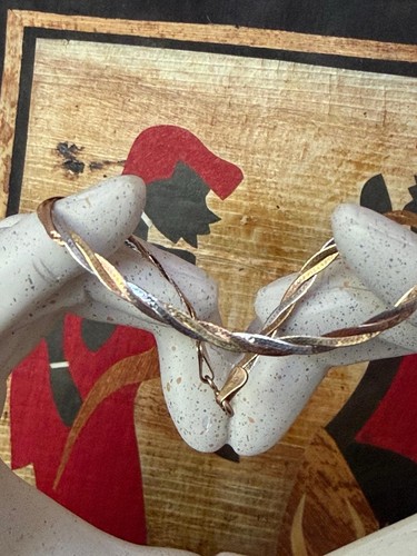 Stunning vintage 9ct - stunning,