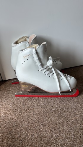 Edea overture figure - edea, skates