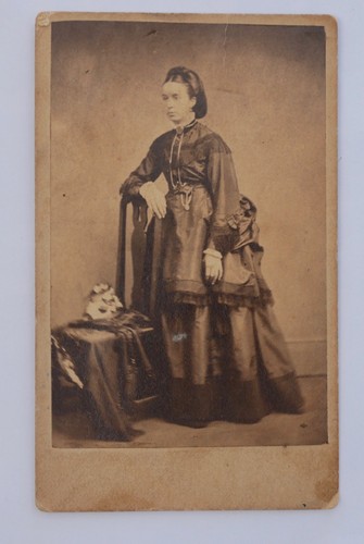 Cdv victorian lady leaning - of,