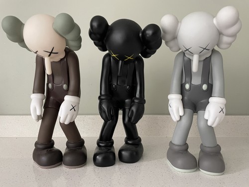 Kaws small lie copy - small,