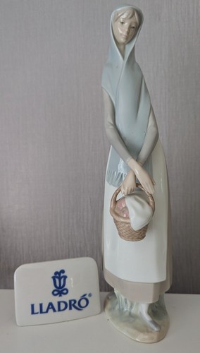 Lladro figurine basket of - a,