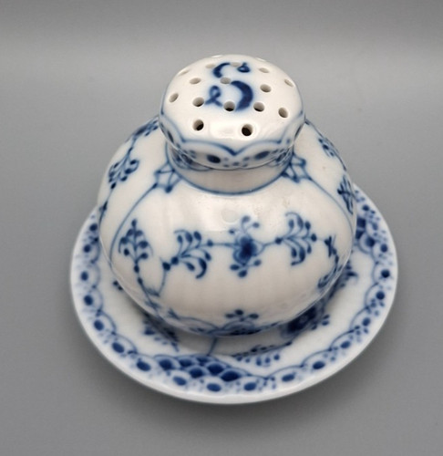 Tiny salt with plate royal - salt,