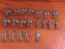 Rare  Vintage Timpo Solid Knights Plastic Toy Soldiers  Unpainted x 19